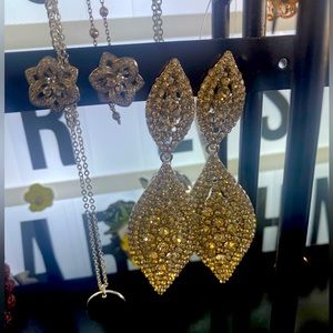 For a glam look here are some Fashionable tear Drop earrings/ clip-on 💎💎